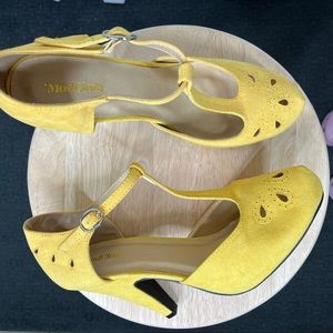 ModCloth yellow pumps